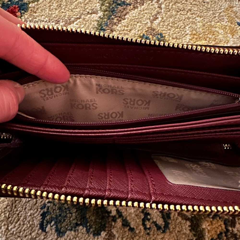 Michael Kor’s Jet Set Continental Travel Full Zip Leather Wallet - Picture 12 of 13